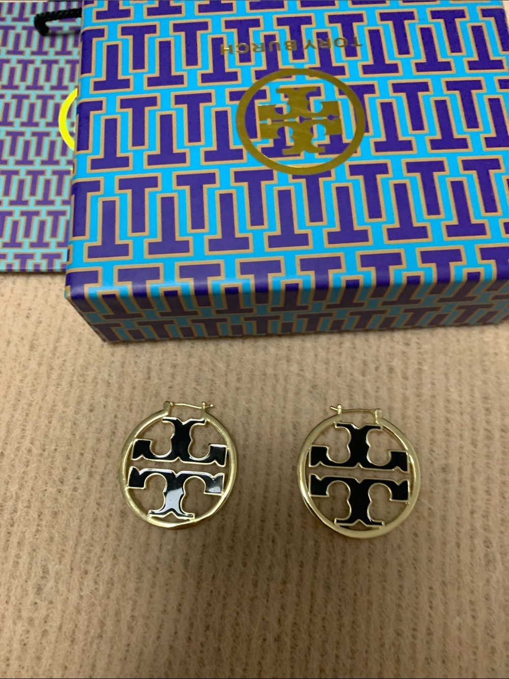 Tory Burch Miller statement Hoop Earrings black enamel & Gold